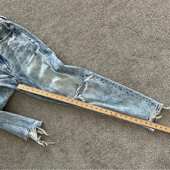 American Eagle Comfort Stretch Waistband Mom Jean Light Destroy Wash Size 4 - Picture 8 of 8